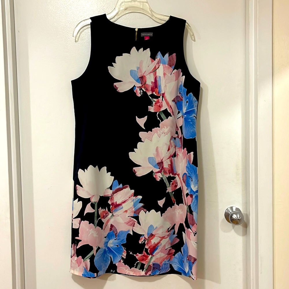 Vince Camute. Lined dress. New without tag. Size 12. No any damages.